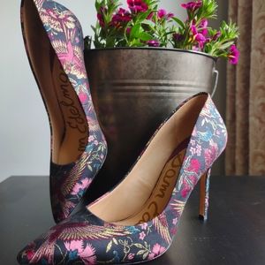 Beautiful bird,foliage, floral patterned heels